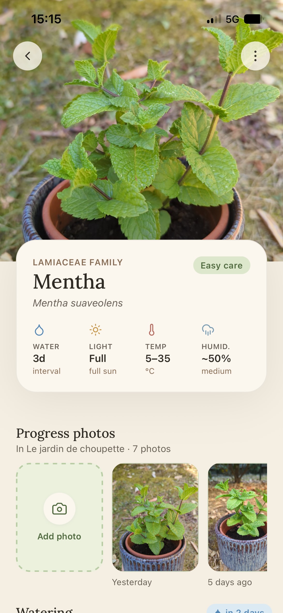 Plant detail screen showing water, light, temperature and humidity care stats